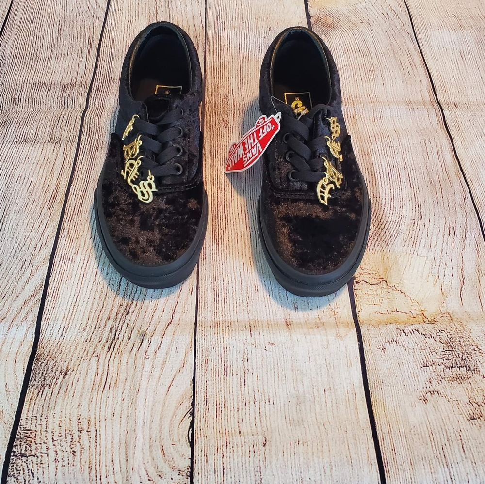 Vans off the wall size 5